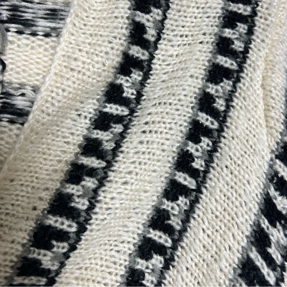 Cozy Casual Knit Sweater Womens Small Long Sleeve Waterfall Tassel Black White - Picture 4 of 7